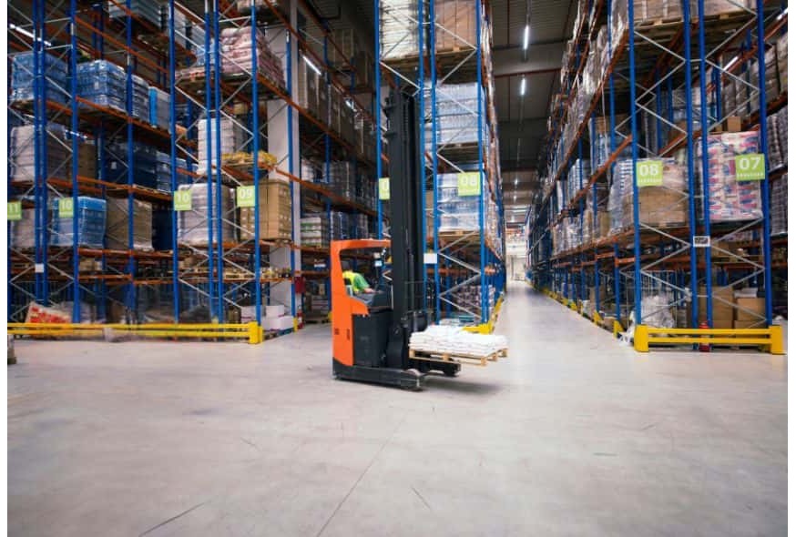 Rayonnage neuf ou occasion : quel est le plus rentable ?